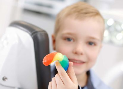 Sanfte Kieferorthopädie für Kinder und Jugendliche – rechtzeitig behandeln im Zahnzentrum Dr. Parusel & Kollegen in Salzgitter. Frühzeitige Kieferorthopädie für Kinder und Jugendliche – sanfte Zahnkorrektur im Zahnzentrum Dr. Parusel & Kollegen in Salzgitter